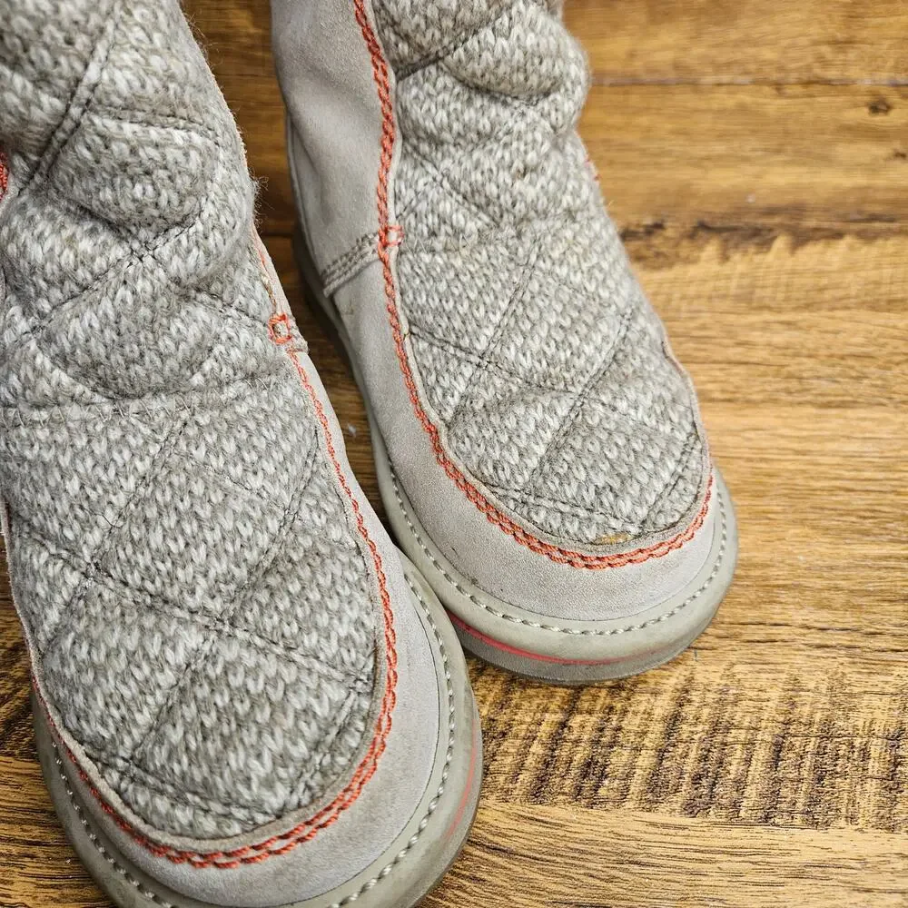 SOREL The Campus Beige Tall Slip on Winter Boots sz 2